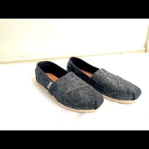 Toms